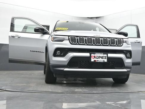 Used 2025 Jeep Compass Limited AWD/4WD image 71