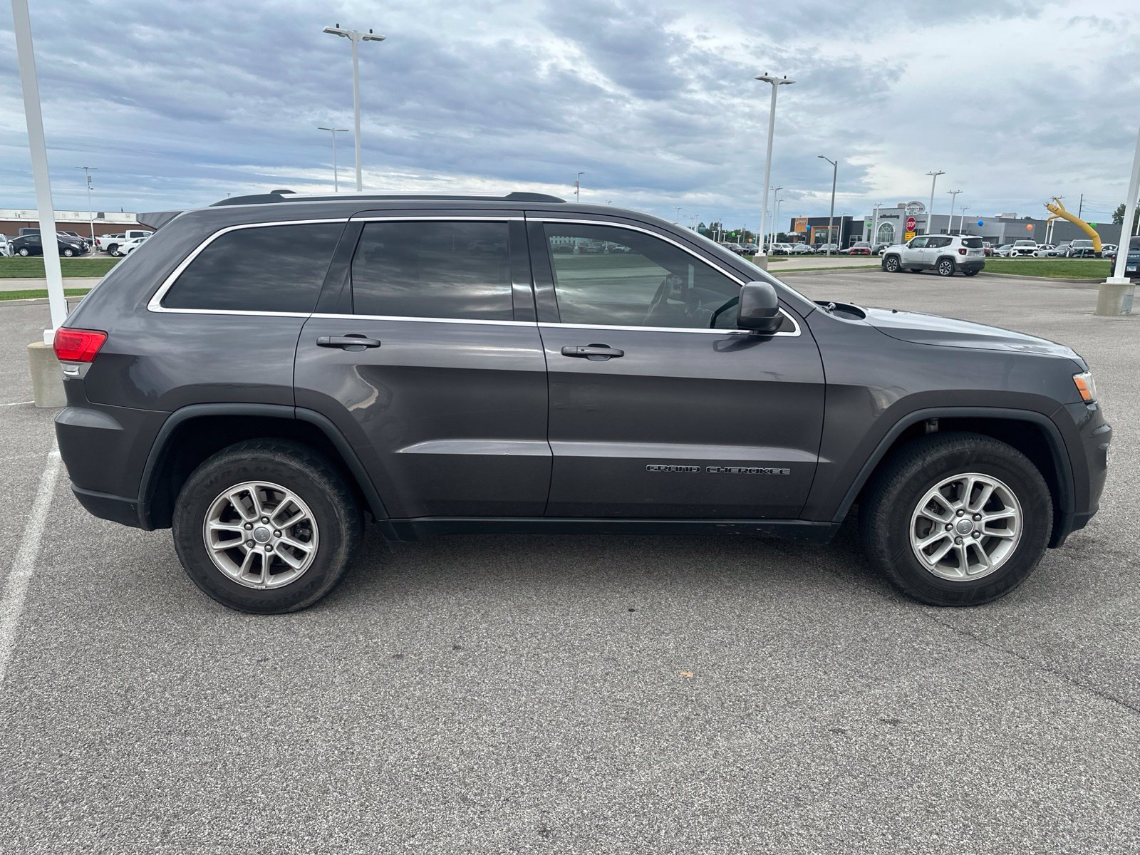 Used 2018 Jeep Grand Cherokee Laredo AWD/4WD image 5