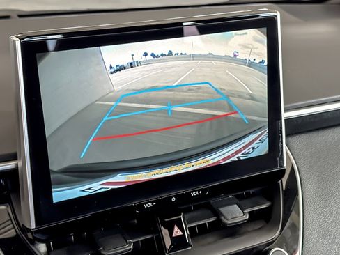 Used 2025 Toyota Corolla SE w/ SE Premium Package FWD image 18