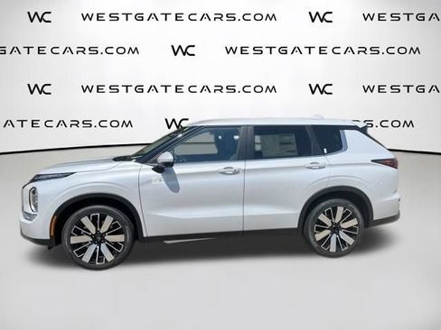Used 2026 Mitsubishi Outlander LE FWD image 4