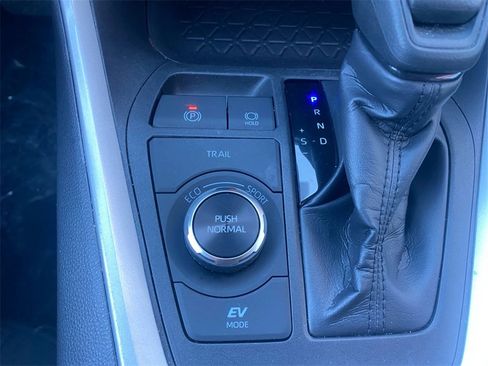 Used 2025 Toyota RAV4 XLE image 26