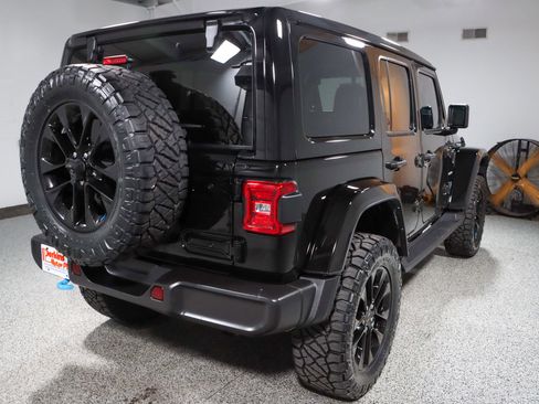 Used 2023 Jeep Wrangler Unlimited Sahara w/ Cold Weather Group AWD/4WD image 7