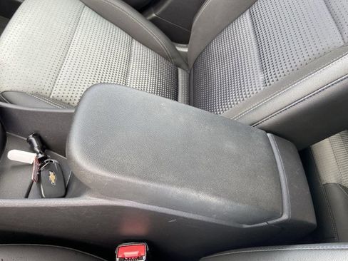 Used 2025 Chevrolet Trax LT w/ LT Convenience Package FWD image 40
