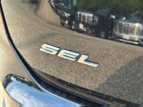 Used 2024 Ford Edge SEL AWD/4WD image 45