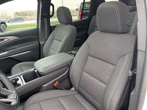 Used 2025 Chevrolet Traverse LT w/ Sun and Wheel Package AWD/4WD image 16
