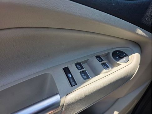 Used 2017 Ford Escape SE w/ Equipment Group 201A FWD image 31