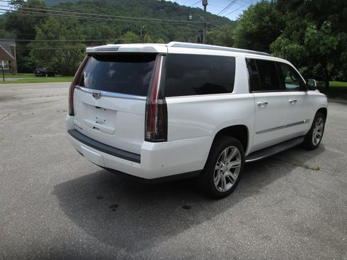 Used 2018 Cadillac Escalade ESV Luxury image 4