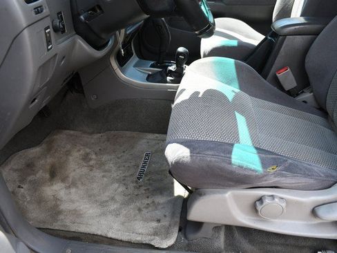 Used 2002 Toyota 4Runner SR5 AWD/4WD image 15