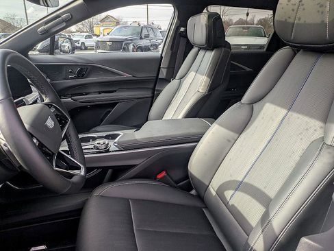 Certified 2025 Cadillac Lyriq Luxury image 11