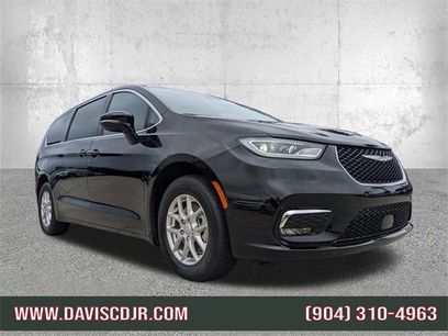 New 2026 Chrysler Pacifica Select