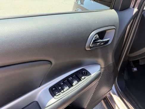 Used 2020 Dodge Journey SE w/ SE Popular Equipment Group FWD image 13