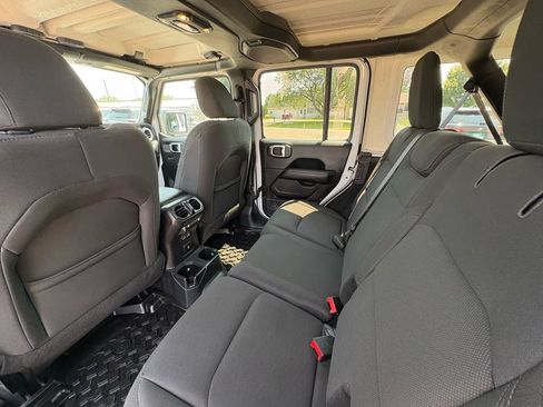 Used 2019 Jeep Wrangler Unlimited Sahara AWD/4WD image 23