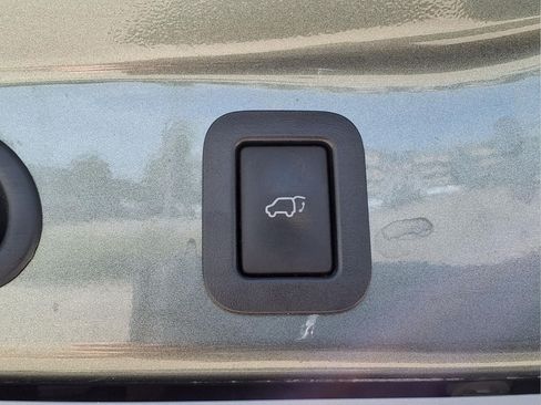 Certified 2016 Toyota Highlander XLE AWD/4WD image 6