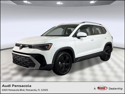 Used 2025 Volkswagen Taos SE w/ Panoramic Sunroof Package FWD image 1