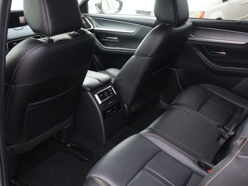 Used 2025 MAZDA CX-70 3.3 Turbo w/ Preferred Package AWD/4WD image 12