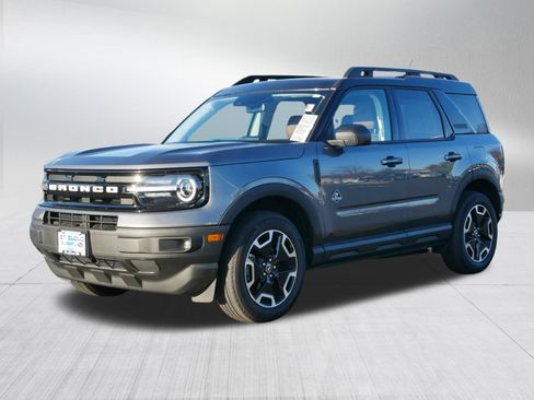 Used 2023 Ford Bronco Sport Outer Banks w/ Tech Package image 3