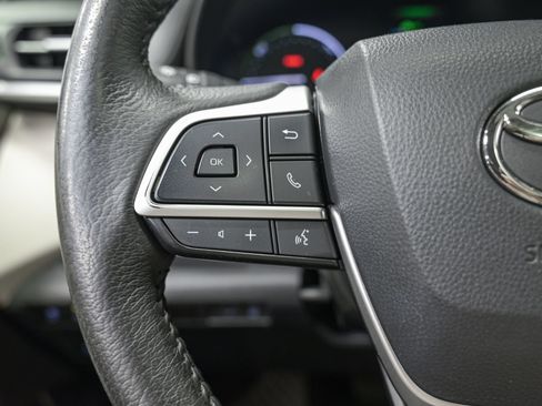Used 2024 Toyota Sienna XLE FWD image 18