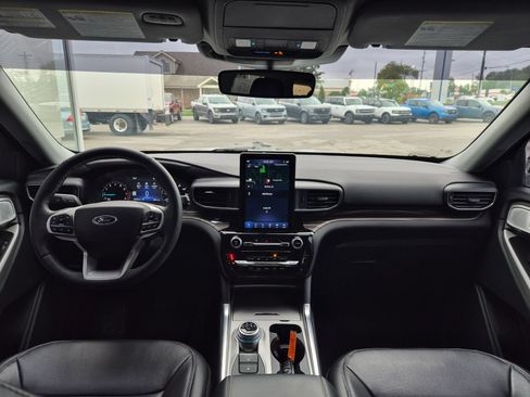 Used 2024 Ford Explorer Limited w/ Limited Technology Package AWD/4WD image 13