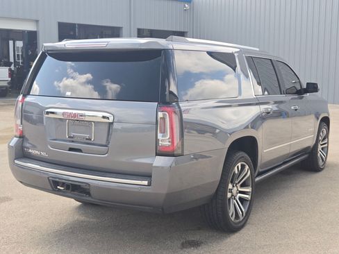 Used 2020 GMC Yukon XL Denali w/ Denali Premium Package AWD/4WD image 3