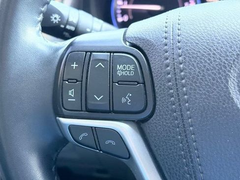 Used 2019 Toyota Highlander Limited FWD image 14