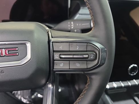 Used 2025 GMC Acadia AT4 w/ Luxury Package AWD/4WD image 18