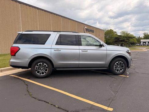 Used 2024 Ford Expedition Max XLT AWD/4WD image 7