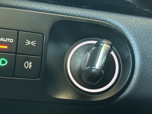 Used 2023 Porsche Cayenne image 28