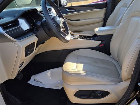 Used 2023 Jeep Grand Cherokee Limited image 5