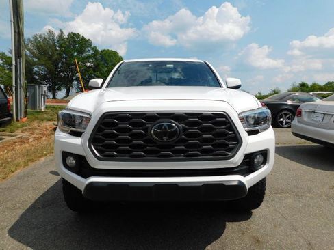Used 2021 Toyota Tacoma TRD Off-Road w/ Technology Package AWD/4WD image 3