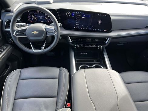 Used 2025 Chevrolet Suburban Premier image 14