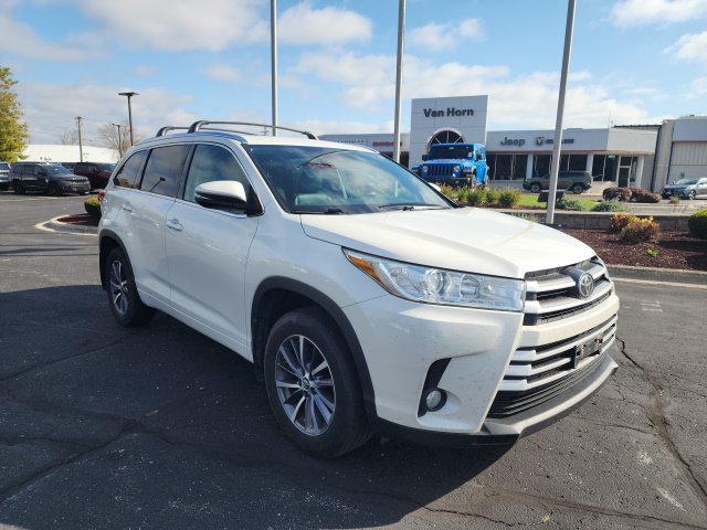 Used 2017 Toyota Highlander XLE AWD/4WD image 1