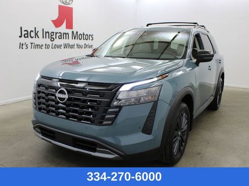 New 2026 Nissan Pathfinder SL w/ SL Premium Package image 1