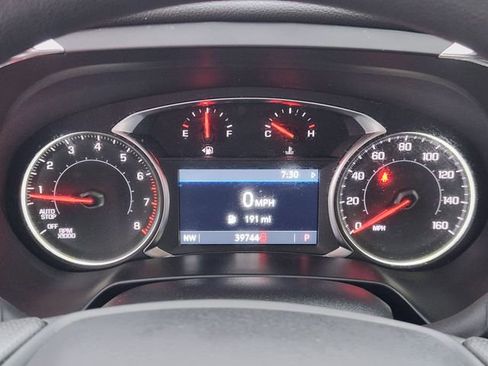 Used 2025 Chevrolet Blazer LT FWD image 11
