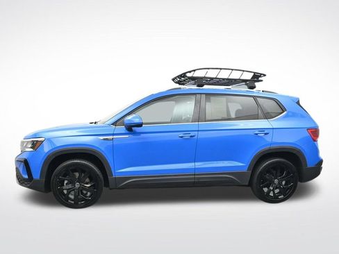 Used 2023 Volkswagen Taos SE w/ Black Wheel Package FWD image 4