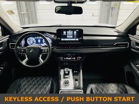 Used 2025 Mitsubishi Outlander SEL AWD/4WD image 4