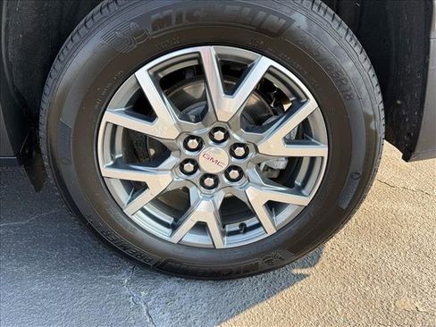 Used 2023 GMC Acadia SLT image 15