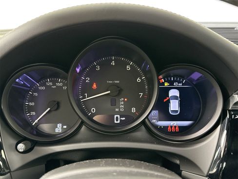 Certified 2026 Porsche Macan image 19
