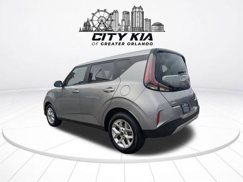 Certified 2025 Kia Soul LX w/ LX Technology Package FWD image 3
