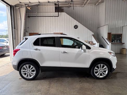 Used 2018 Chevrolet Trax Premier AWD/4WD image 2