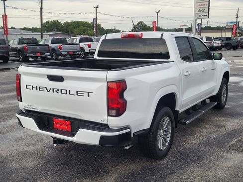 Used 2024 Chevrolet Colorado LT RWD image 2