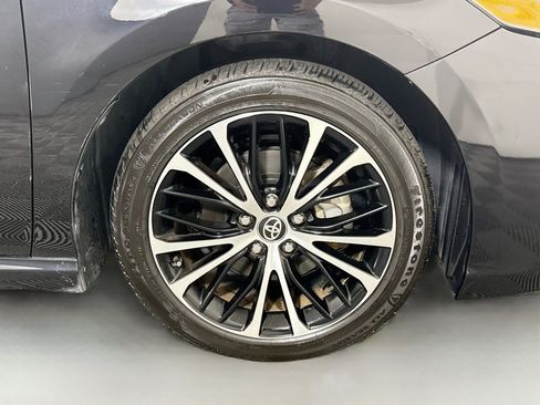 Used 2020 Toyota Camry SE FWD image 31