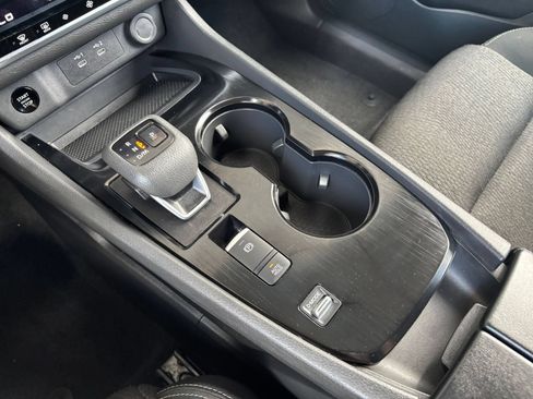Used 2025 Nissan Rogue SV FWD image 38