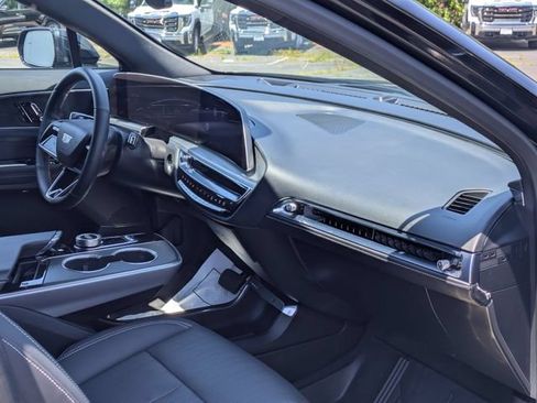 Used 2024 Cadillac Lyriq Luxury AWD/4WD image 35