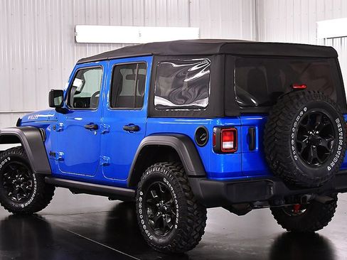Used 2023 Jeep Wrangler Willys image 5