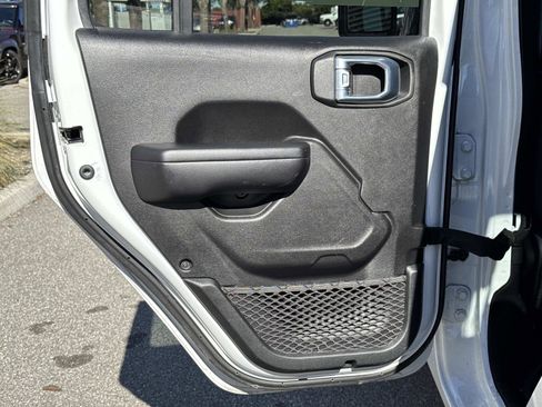 Used 2021 Jeep Gladiator Willys image 11