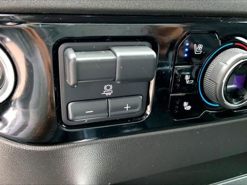 Used 2023 Chevrolet Silverado 1500 LTZ image 31