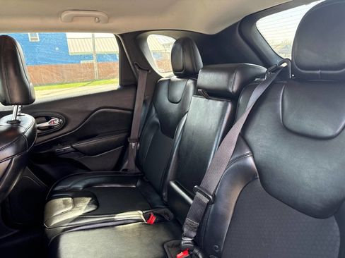 Used 2019 Jeep Cherokee Latitude Plus image 25