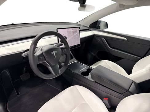 Certified 2023 Tesla Model Y Long Range AWD/4WD image 9