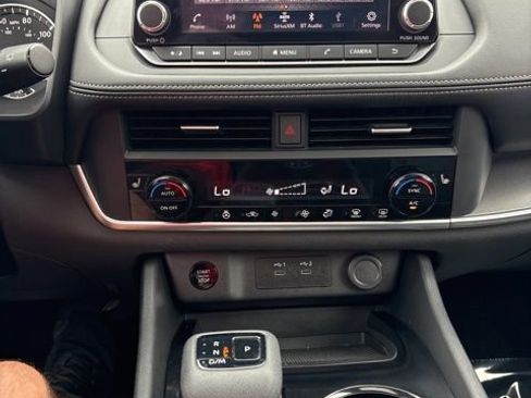 Used 2024 Nissan Rogue SV w/ SV Premium Package AWD/4WD image 9