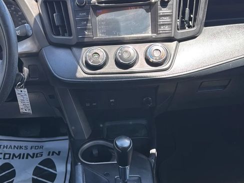 Used 2018 Toyota RAV4 LE FWD image 18